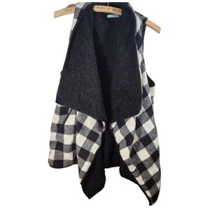 OS. PS Kate Sherpa Plaid Black and white‎ vest flowy soft warm